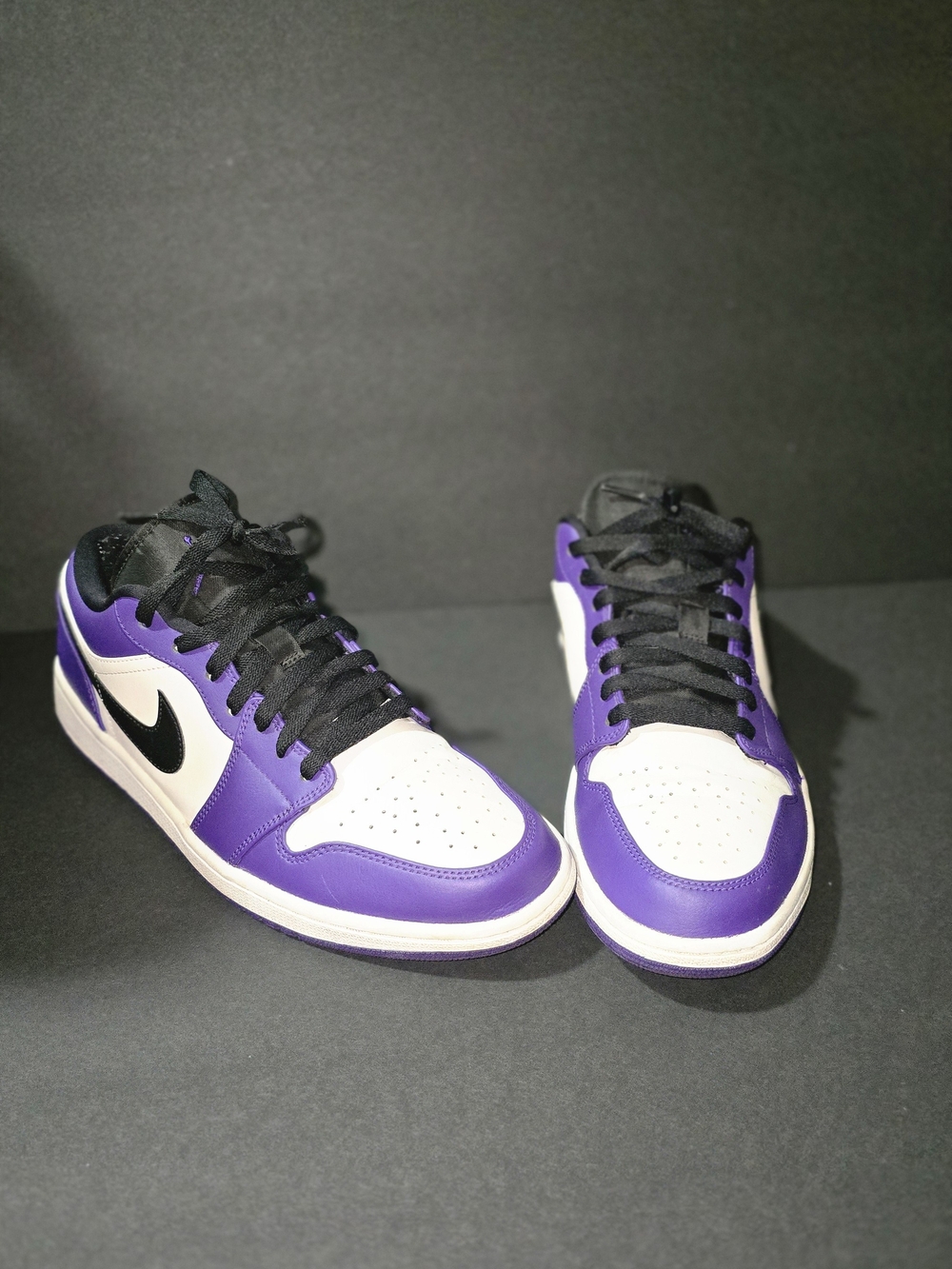 Nike Men’s Low-Top Sneakers in Purple/White - Picture 2 of 6
